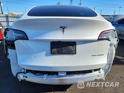 Zdjęcie 6 z 14 samochodu: 2023 TESLA MODEL Y VIN:7SAYGDEE6PA093399 - miniatura