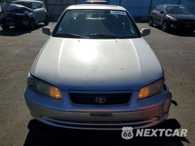 Piąte zdjęcie samochodu w środku: 2001 TOYOTA CAMRY XLE V6 VIN:4T1BF28K51U117605 - miniatura
