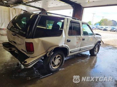 Trzecie zdjęcie samochodu z tyłu: 1998 CHEVROLET BLAZER VIN:1GNDT13W1W2143493 - miniatura
