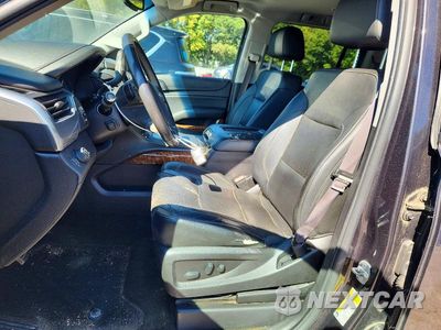 Zdjęcie 7 z 12 samochodu: 2017 CHEVROLET SUBURBAN C1500 PREMIER VIN:1GNSCJKC6HR177521 - miniatura