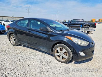 Czwarte zdjęcie samochodu z boku: 2013 HYUNDAI ELANTRA GLS VIN:5NPDH4AE1DH393933 - miniatura