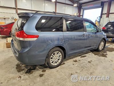 Trzecie zdjęcie samochodu z tyłu: 2014 TOYOTA SIENNA XLE 8-PASSENGER VIN:5TDYK3DC0ES472108 - miniatura