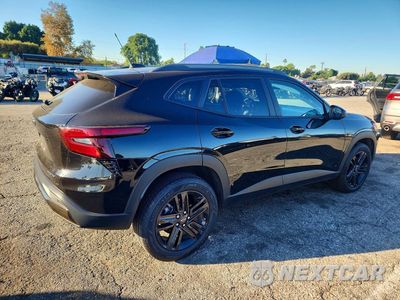 Trzecie zdjęcie samochodu z tyłu: 2025 CHEVROLET TRAX ACTIV VIN:KL77LKEP1SC260512 - miniatura