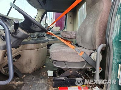Zdjęcie 7 z 13 samochodu: 2016 FREIGHTLINER CASCADIA 113 SEMI TRUCK VIN:3AKBGADV9GDHE0221 - miniatura
