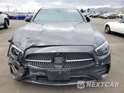Piąte zdjęcie samochodu w środku: 2022 MERCEDES-BENZ E 350 VIN:W1KZF8DBXNB013551 - miniatura