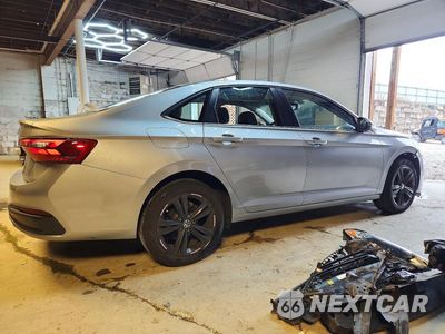 Trzecie zdjęcie samochodu z tyłu: 2022 VOLKSWAGEN JETTA SE VIN:3VW7M7BU0NM012727 - miniatura