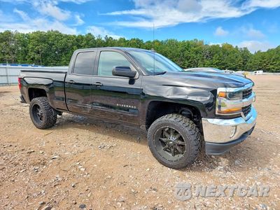 Czwarte zdjęcie samochodu z boku: 2017 CHEVROLET SILVERADO K1500 LT VIN:1GCVKREC7HZ380016 - miniatura