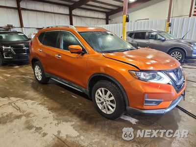 Czwarte zdjęcie samochodu z boku: 2018 NISSAN ROGUE SV VIN:5N1AT2MV6JC764945 - miniatura