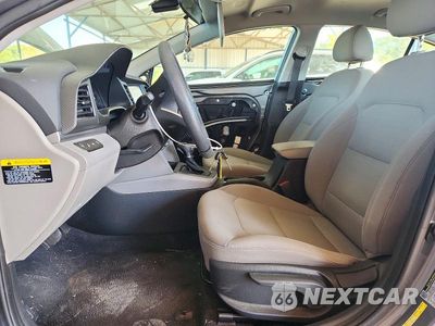 Zdjęcie 7 z 12 samochodu: 2019 HYUNDAI ELANTRA SEL VIN:5NPD84LF8KH403392 - miniatura