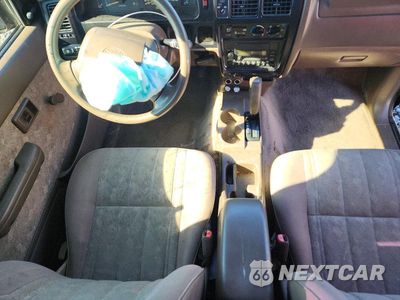 Zdjęcie 8 z 12 samochodu: 2000 TOYOTA TACOMA PRERUNNER VIN:5TENM92N6YZ698911 - miniatura