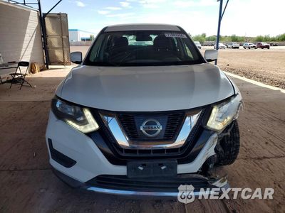 Piąte zdjęcie samochodu w środku: 2017 NISSAN ROGUE S VIN:KNMAT2MT8HP585327 - miniatura