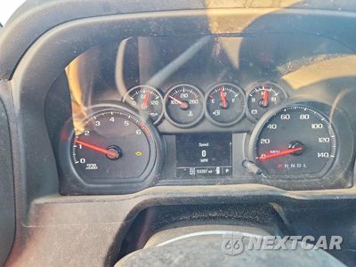 Zdjęcie 9 z 12 samochodu: 2020 CHEVROLET SILVERADO K1500 VIN:3GCNYAEHXLG123694 - miniatura
