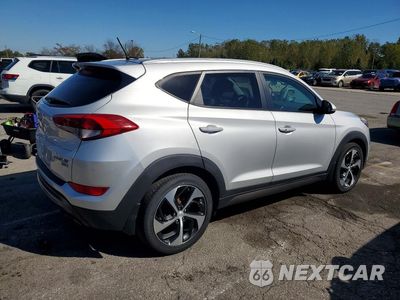 Trzecie zdjęcie samochodu z tyłu: 2016 HYUNDAI TUCSON SPORT VIN:KM8J3CA26GU095529 - miniatura