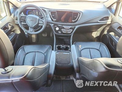 Zdjęcie 8 z 13 samochodu: 2025 CHRYSLER PACIFICA LIMITED VIN:2C4RC1GG5SR544414 - miniatura
