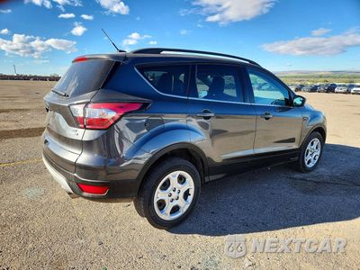 Trzecie zdjęcie samochodu z tyłu: 2018 FORD ESCAPE SE VIN:1FMCU9GD0JUC87506 - miniatura
