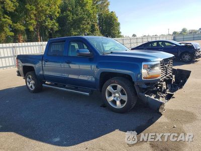 Czwarte zdjęcie samochodu z boku: 2018 CHEVROLET SILVERADO C1500 LT VIN:3GCPCRECXJG529272 - miniatura