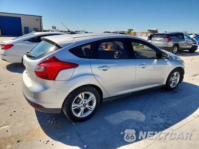 Trzecie zdjęcie samochodu z tyłu: 2014 FORD FOCUS SE VIN:1FADP3K2XEL183352 - miniatura