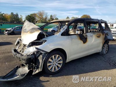 2015 TOYOTA SIENNA XLE 7-PASSENGER 5TDDK3DC3FS115294 - główne zdjęcie licytacji z USA - miniatura