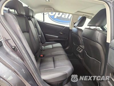Zdjęcie 10 z 13 samochodu: 2022 LEXUS ES 300H BASE VIN:58ADA1C19NU018994 - miniatura
