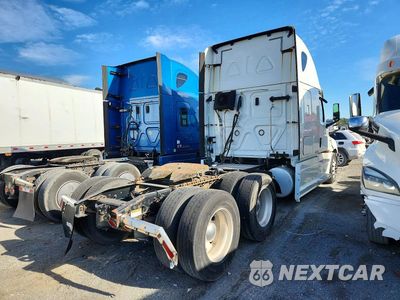 Trzecie zdjęcie samochodu z tyłu: 2020 FREIGHTLINER CASCADIA 126 SEMI TRUCK VIN:3AKJHHDR2LSLZ7411 - miniatura