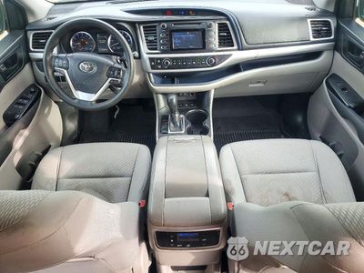 Zdjęcie 8 z 13 samochodu: 2017 TOYOTA HIGHLANDER LE VIN:5TDBZRFH1HS401131 - miniatura