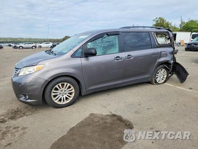 2013 TOYOTA SIENNA XLE 8-PASSENGER 5TDYK3DC6DS404894 - główne zdjęcie licytacji z USA - miniatura