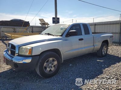 2005 DODGE DAKOTA SLT 1D7HW42NX5S226131 - główne zdjęcie licytacji z USA - miniatura
