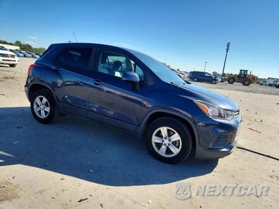 Czwarte zdjęcie samochodu z boku: 2019 CHEVROLET TRAX LS VIN:3GNCJKSB2KL212884 - miniatura