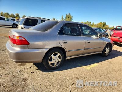 Trzecie zdjęcie samochodu z tyłu: 2000 HONDA ACCORD EX VIN:JHMCG5653YC028313 - miniatura