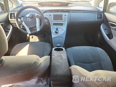 Zdjęcie 8 z 12 samochodu: 2013 TOYOTA PRIUS TWO VIN:JTDKN3DUXD1682409 - miniatura