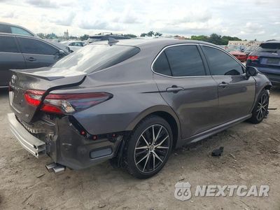 Trzecie zdjęcie samochodu z tyłu: 2024 TOYOTA CAMRY SE VIN:4T1G11AK1RU207404 - miniatura