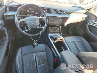 Zdjęcie 8 z 13 samochodu: 2022 AUDI E-TRON PREMIUM VIN:WA1AAAGE7NB046231 - miniatura