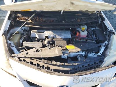 Zdjęcie 12 z 13 samochodu: 2014 TOYOTA PRIUS V FIVE VIN:JTDZN3EU2E3321114 - miniatura
