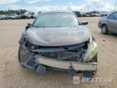 Piąte zdjęcie samochodu w środku: 2017 NISSAN ALTIMA 2.5 S VIN:1N4AL3AP3HN326761 - miniatura