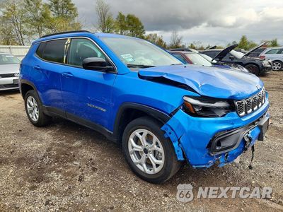 Czwarte zdjęcie samochodu z boku: 2025 JEEP COMPASS LATITUDE VIN:3C4NJDBN8ST515059 - miniatura