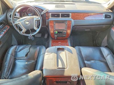 Zdjęcie 8 z 13 samochodu: 2013 CHEVROLET SUBURBAN K1500 LTZ VIN:1GNSKKE79DR100739 - miniatura