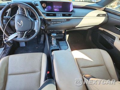 Zdjęcie 9 z 12 samochodu: 2019 LEXUS ES 300H VIN:58AB21B1XKU004393 - miniatura