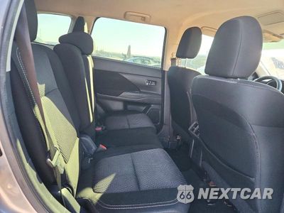Zdjęcie 10 z 12 samochodu: 2019 MITSUBISHI OUTLANDER ES VIN:JA4AD2A30KZ007455 - miniatura