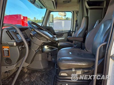 Zdjęcie 7 z 14 samochodu: 2021 VOLVO VNR - SEMI TRUCK VIN:4V4WC9EH5MN278023 - miniatura