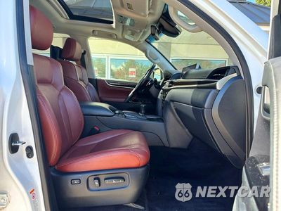 Piąte zdjęcie samochodu w środku: 2017 LEXUS LX 570 VIN:JTJHY7AX9H4249978 - miniatura