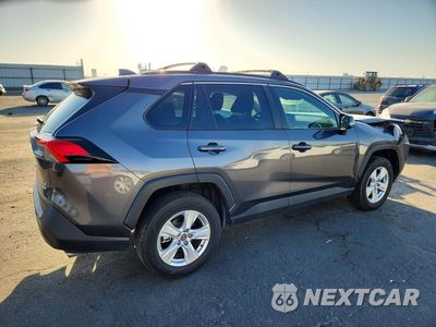Trzecie zdjęcie samochodu z tyłu: 2021 TOYOTA RAV4 XLE VIN:2T3P1RFV3MC229469 - miniatura