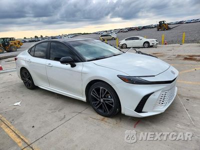 Czwarte zdjęcie samochodu z boku: 2025 TOYOTA CAMRY XSE VIN:4T1DBADK6SU023514 - miniatura