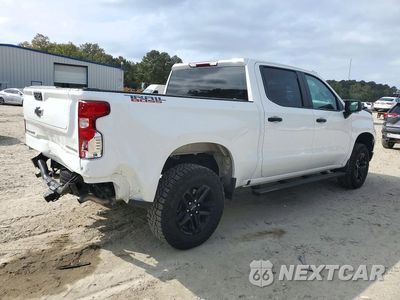 Trzecie zdjęcie samochodu z tyłu: 2025 CHEVROLET SILVERADO K1500 TRAIL BOSS CUSTOM VIN:3GCUKCED1SG354472 - miniatura