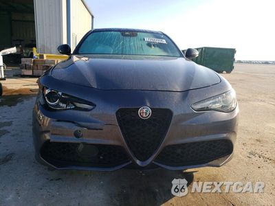 Piąte zdjęcie samochodu w środku: 2023 ALFA ROMEO GIULIA TI VIN:ZARFAMBN6P7676791 - miniatura