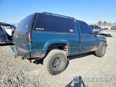 Trzecie zdjęcie samochodu z tyłu: 1995 GMC YUKON VIN:1GKEK18K3SJ714542 - miniatura