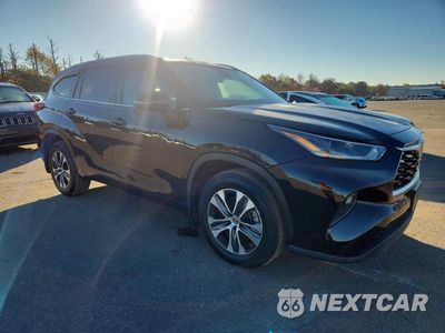 Czwarte zdjęcie samochodu z boku: 2021 TOYOTA HIGHLANDER XLE VIN:5TDGZRBH4MS138896 - miniatura