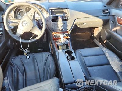 Zdjęcie 8 z 12 samochodu: 2011 MERCEDES-BENZ C 300 4MATIC VIN:WDDGF8BB7BR154218 - miniatura