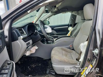 Zdjęcie 7 z 13 samochodu: 2018 TOYOTA HIGHLANDER LE VIN:5TDZARFHXJS035696 - miniatura