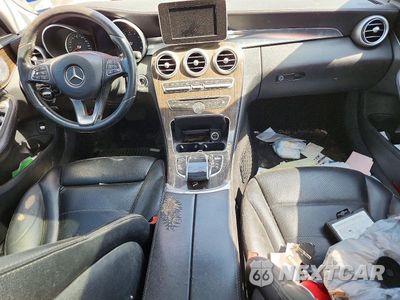 Zdjęcie 8 z 12 samochodu: 2015 MERCEDES-BENZ C 300 4MATIC VIN:55SWF4KB5FU031171 - miniatura