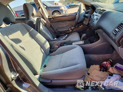 Zdjęcie 7 z 12 samochodu: 2005 HONDA CIVIC LX VIN:2HGES16525H584964 - miniatura
